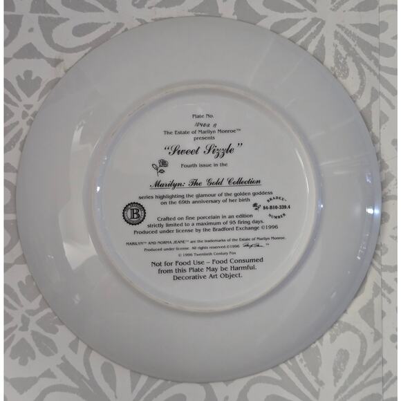 Vintage Marilyn Monroe “Sweet Sizzle” Collector Plate (1996) - Picture 8 of 12